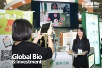 訊聯為了讓民眾體驗SNP晶片所帶來的加值功能,於本次會場中加入AR擴增實境概念,讓民眾透過手機、平板等裝置,感受到基因缺陷的寶寶,如何在檢測的幫助下恢復健康。 (圖/林嘉慶)