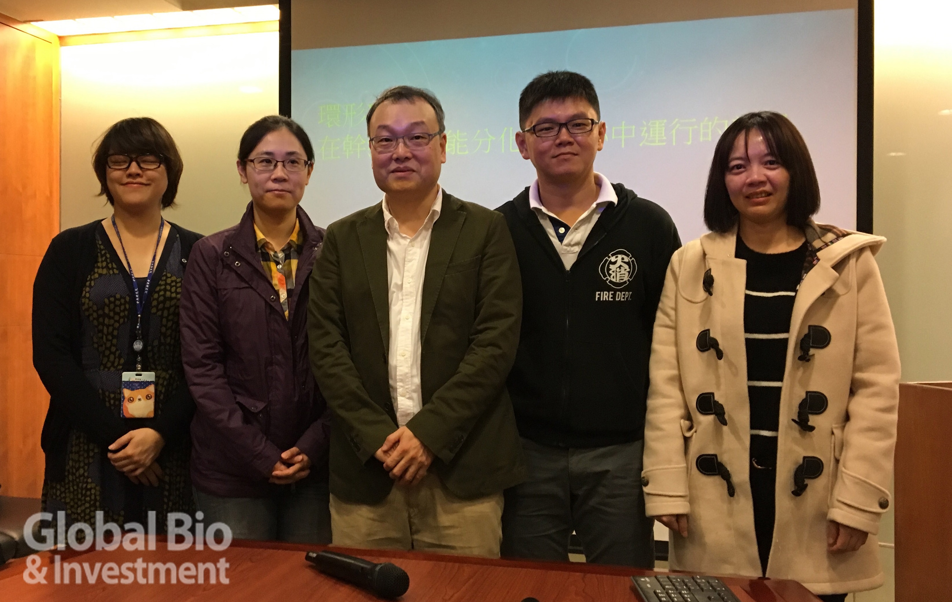 研究團隊,由左至右分別為蔣瑋博士、葉蟬嫻博士、郭紘志副研究員、余俊穎博士、吳逸盈博士。(圖/本刊資料中心)