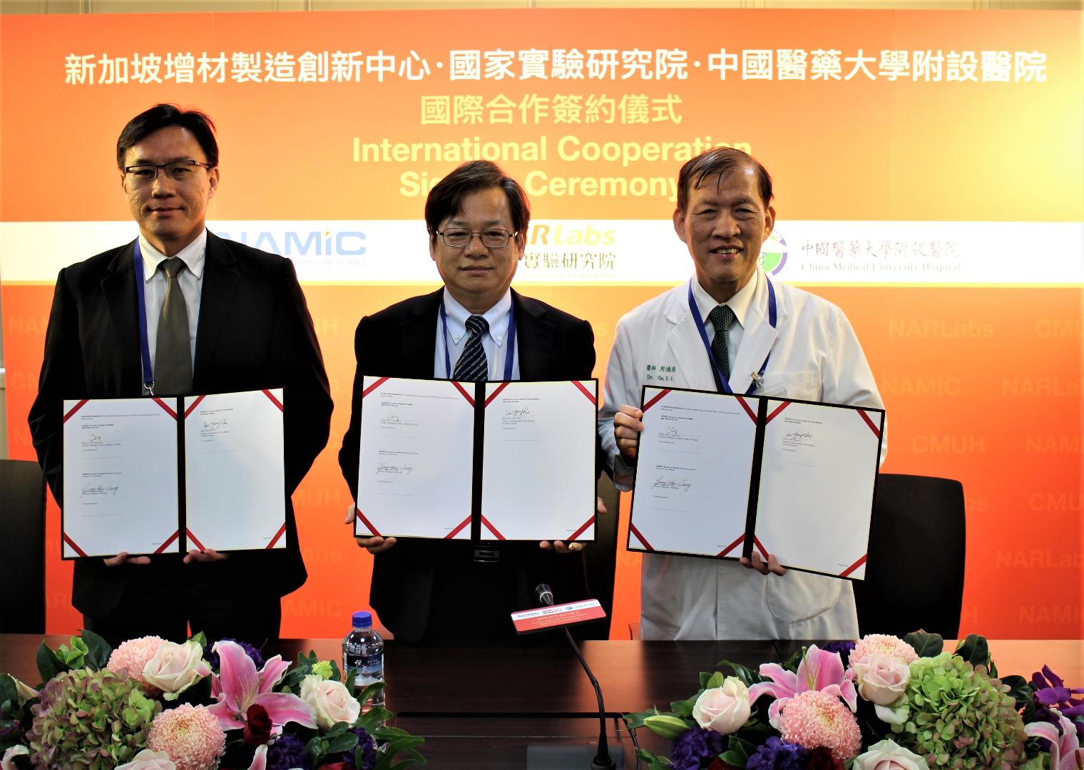(左起)NAMIC Managing Director Ho Chaw Sing、國研院王永和院長、中國醫藥大學附設醫院周德陽院長(圖片提供/國研院)
