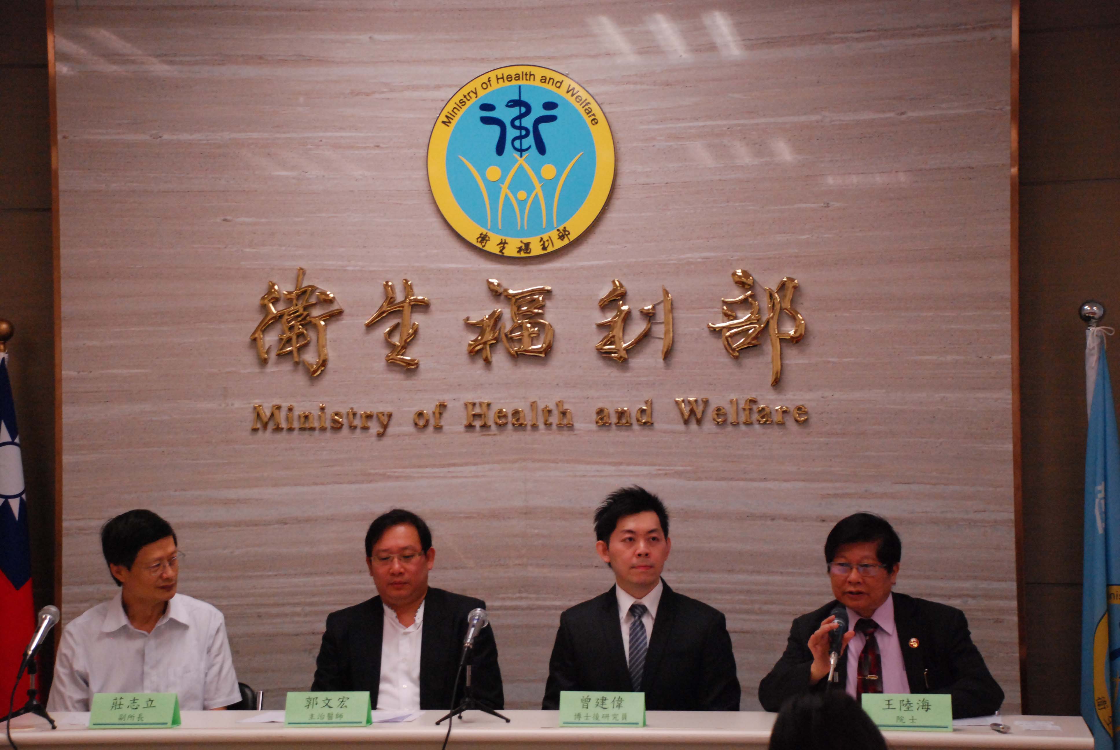 圖片一-左到右莊志立副所長、郭文宏主治醫師、曾建偉博士後研究員、王陸海院士