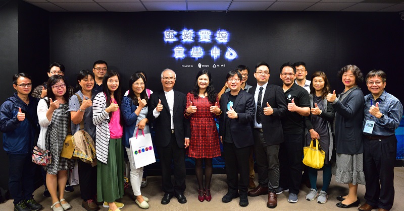 中臺科大重新定義授課與學習方式,攜手HTC DeepQ 成立首間VR自學中心。(照片提供:HTC DeepQ)