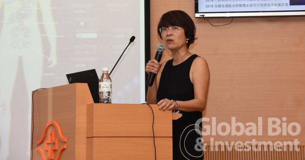 程馨針對TRPMA所建構的「全國性細胞治療平台系統」進行說明,該系統的核心功能已建置完成,目前協會仍持續與醫事司研討中,期許能盡快上線。(攝影/吳培安)