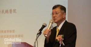 臺北榮民總醫院副院長高壽延表示,陽明大學孕育的研發量能逐漸展露頭角,榮總則在臨床的生醫轉譯上扮演要角 (攝影/林嘉慶)