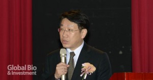 陽明大學副校長楊慕華分享找到用於對抗具抗藥性癌症之組合物之方法 (攝影/林嘉慶)