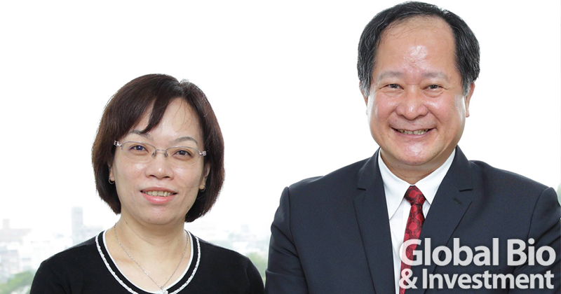 資誠聯合會計師事務所審計服務營運長梁華玲(左)與農業科技研究院院長李文權(右)。(圖/資誠提供)