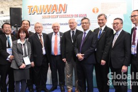 BIO 2018 臺灣代表團由行政院政務委員吳政忠率領共200 多人參加,圖左起:駐波士頓臺北經濟文化辦事處處長徐佑典、生技中心執行長吳
忠勳、科技會報辦公室生醫生農組主任劉祖惠、經濟部工業局局長呂正華、生物產業發展協會秘書長黃博輝、BIO 大會主席GreenWood、行
政院政務委員吳政忠、中研院院長廖俊智、科技部次長蘇芳慶、衛福部次長何啟功、科技會報辦公室副執行秘書丁詩同。