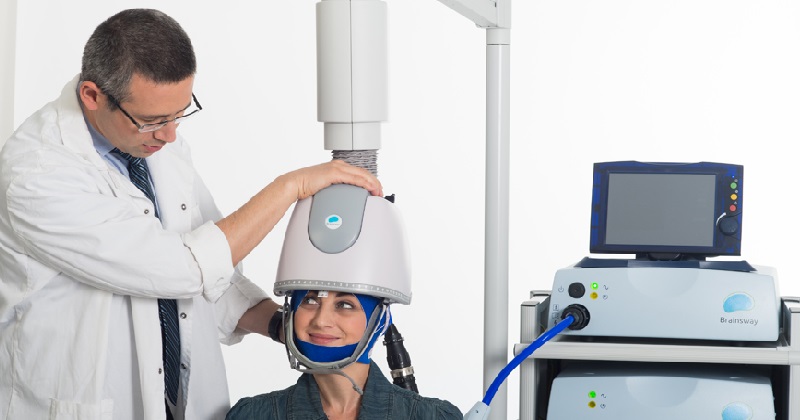 FDA批准穿顱磁刺激治療 應用於強迫症(圖片來源:BrainsWay Treatment )