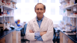 1200px-Robert_Langer_BioTech_Awards_Video_laboratory