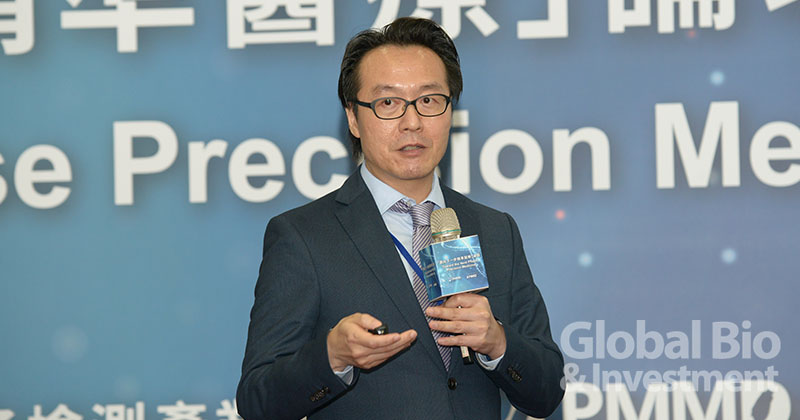 台灣諾華醫藥公司張宏綱博士分享精準醫療新藥及新療法開發。(攝影:林嘉慶)