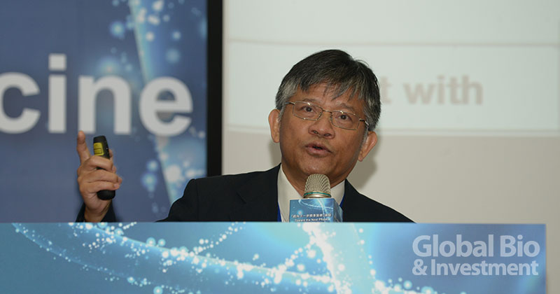 台灣分子醫學會創會理事長曾嶔元醫師分享精準醫療展望2025年。(攝影:林嘉慶)