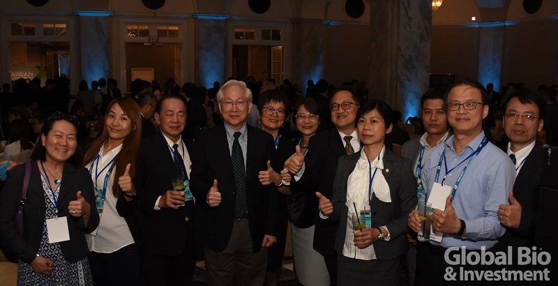 吳政委舉辦致謝晚宴,邀請費城當地生醫人士同聚,出席人數近200人。
