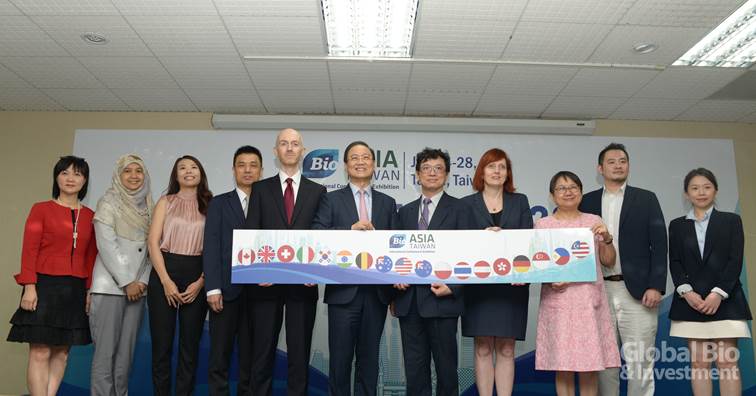 BIO Asia 亞洲生技大會將於下週盛大登場。左六:亞洲生技大會籌委會主席李鍾熙;右五:科技部謝達斌次長。(攝影:林嘉慶)