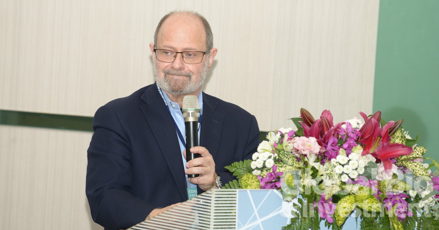 Alan Liss閱歷過無數生技公司,與聽眾分享新藥產業開發的觀點。(攝影:林嘉慶)