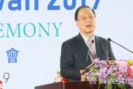 台灣生技產業協會理事長李鍾熙表示,期望透過本次大展,使臺灣成為國際生技樞紐。(攝影:彭定凱)