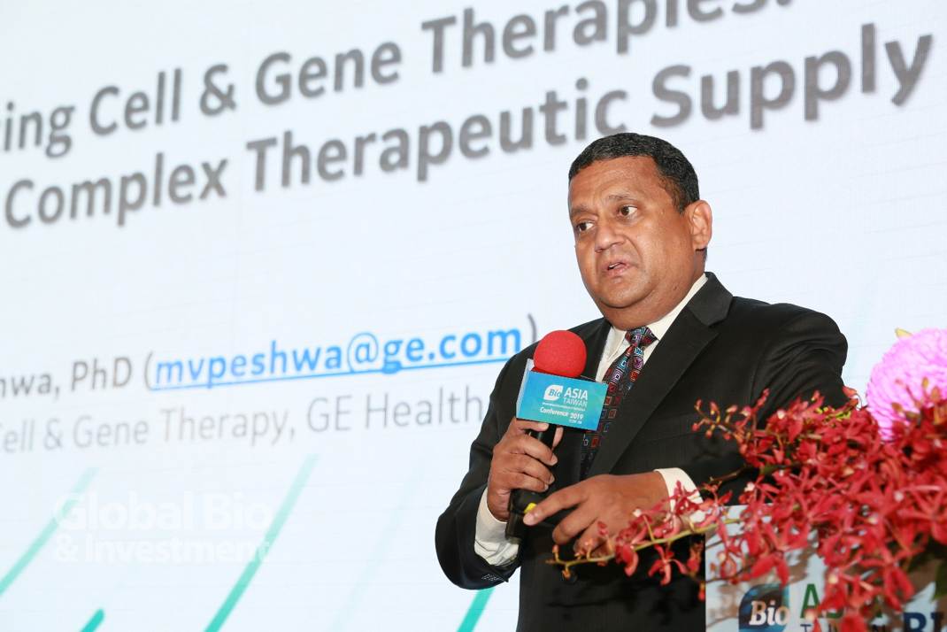 Madhusudan Peshwa以GE Healthcare的CDMO定位出發,說明如何管理一個複雜的細胞治療產業鏈。(攝影:彭定凱)