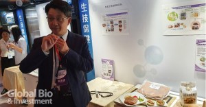 食工所所長廖啓成介紹全植物性少添加素肉技術(攝影/李林璦)