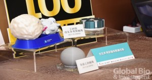 仿生多突狀磁珠製備技術」,擁有全球獨具的突狀觸角。(攝影/彭梓涵)