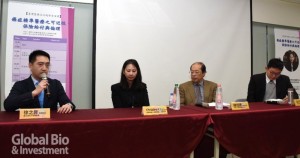 會後論壇中,與談人針對健保給付的延伸問題進行討論。左起:成功大學藥學系助理教授徐之昇、哈佛大學醫學院副教授Christine Y. Lu、財團法人醫藥品查驗中心特聘研究員陳恆德、台灣諾華醫藥學術部部長古凡宸。(攝影:吳培安)