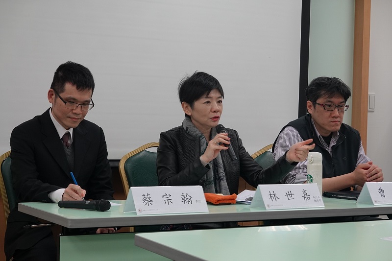 「數位醫療商業模式」首場座談會今登場。中研院曹昱博士(左)、林世嘉執行長(中)、中央大學蔡宗翰教授(右)