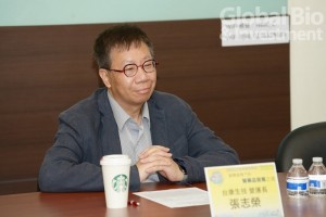 張志榮表示, 從目前正在競速的生技大賽中,觀察到經驗和AI的結合,協助很多疫苗的開發和藥物的發展。(攝影/林嘉慶)