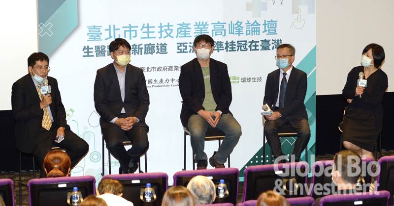 會後討論(左起為台灣默克生技製藥事業體癌症醫學處處長柴佳翔、華碩雲端總經理吳漢章、盛弘醫藥董事長楊弘仁、三顧公司總經理唐洪德、環球生技總編輯林明定)(攝影/林嘉慶)