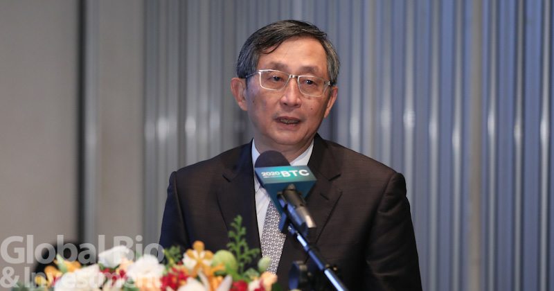 今(3)日,行政院生技產業策略諮議委員會議, 簡舉辦閉幕式,會中由BTC委員張鴻仁,為三天的會議進行總結報告,盤點今年BTC委員及專家的觀點,並為未來十年的生技產業策略提出建言。(攝影/林嘉慶)