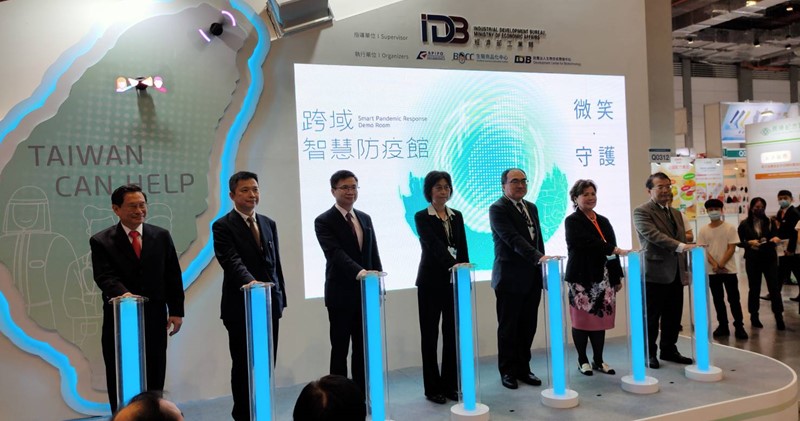 2020台灣國際醫療暨健康照護展期間,經濟部工業局推出「跨域智慧防疫館」,於今(15)日正式揭館。(圖/本刊資料中心)